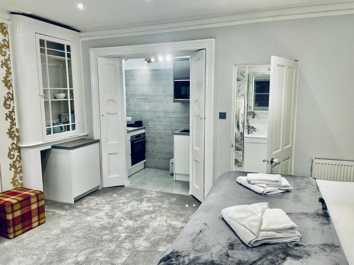 Deluxe Studios With Spa Included Portsmouth Esterno foto