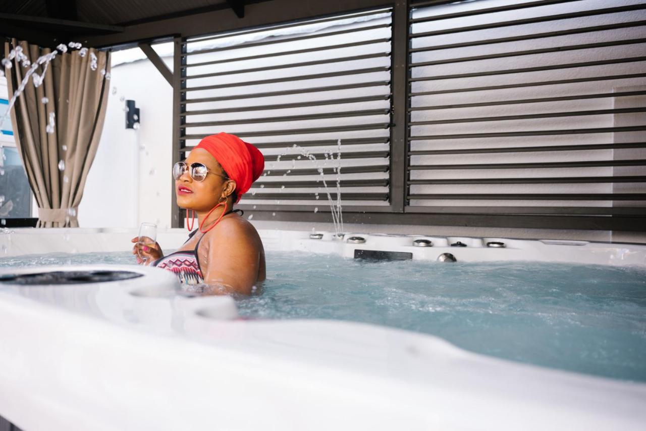 Deluxe Studios With Spa Included Portsmouth Esterno foto