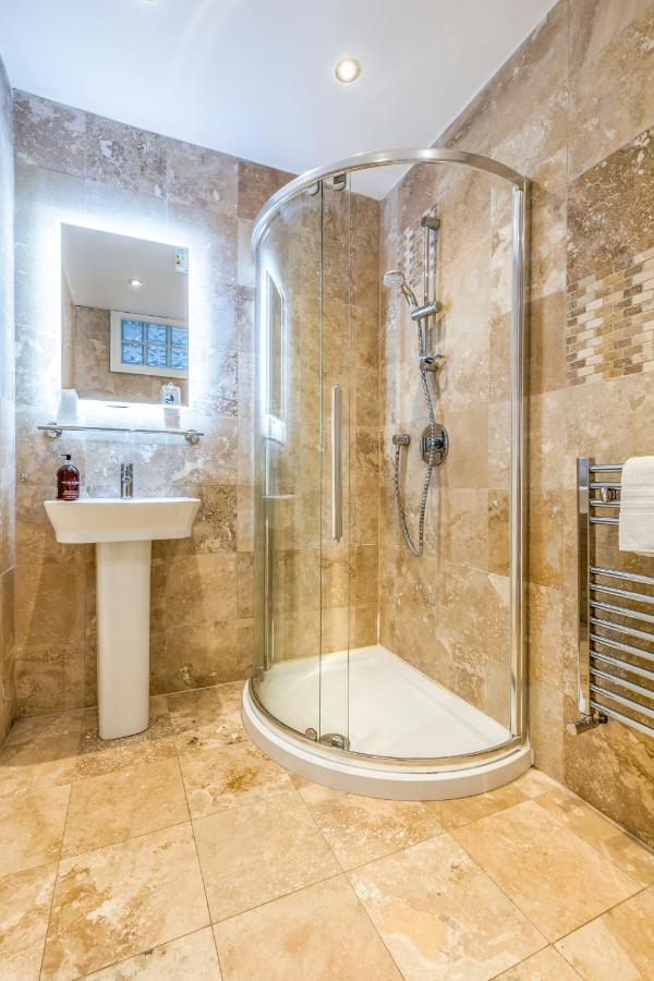 Deluxe Studios With Spa Included Portsmouth Esterno foto