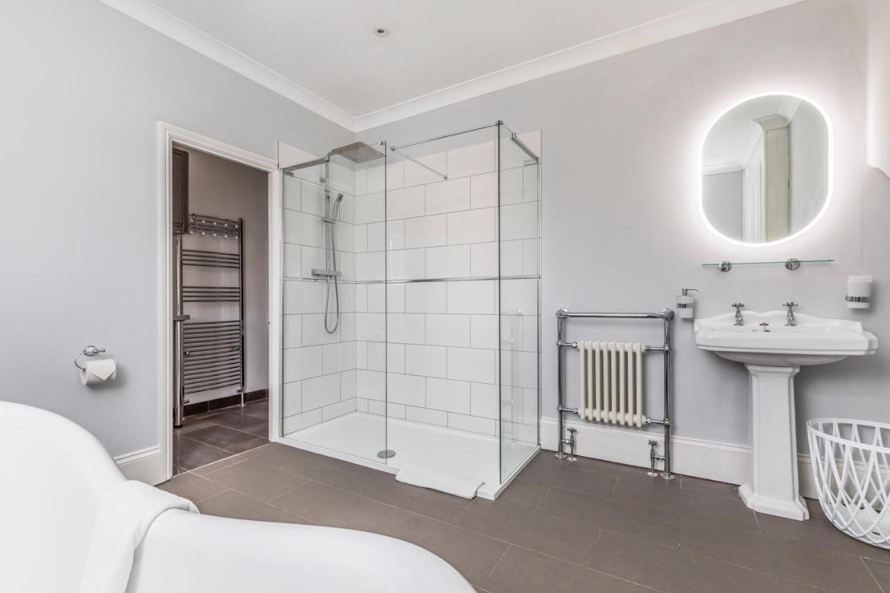 Deluxe Studios With Spa Included Portsmouth Esterno foto
