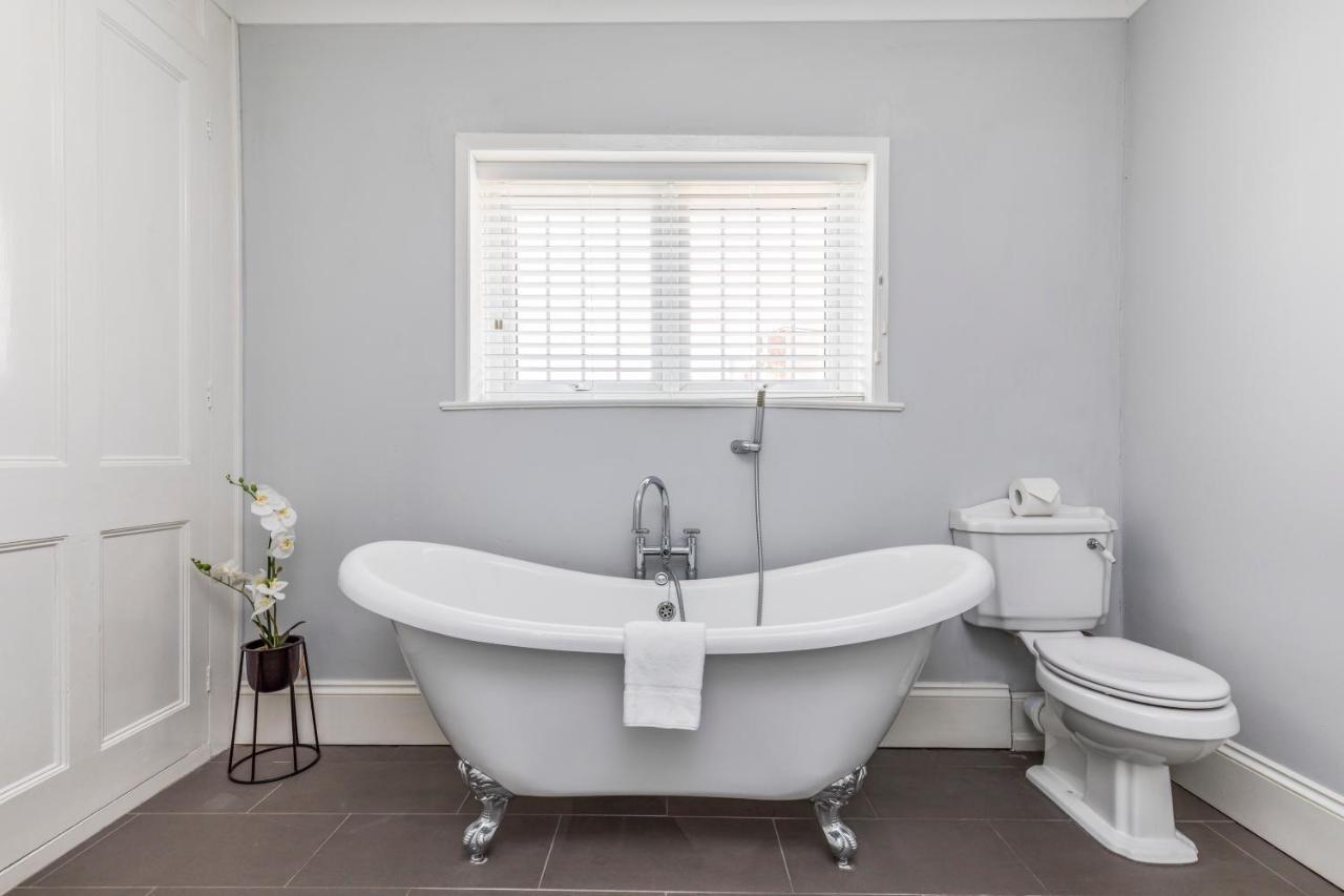 Deluxe Studios With Spa Included Portsmouth Esterno foto
